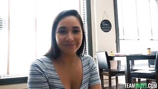 A guy is giving advice on how to fuck from experience