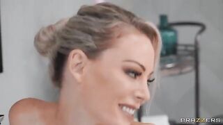 Balls deep in the MILF’s bubble bath