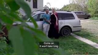 Blonde MILF gets fucked in a car, it was unexpected