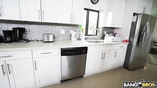 A hot maid is doing the cleaning in full nakedness