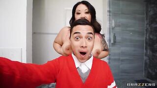 Tokyo Leigh needs help with her kinky selfie game