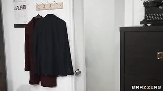 Miss Alice Wild is getting fucked by a glory hole in college