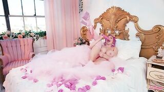 A glamorous life is not so bad without a guy