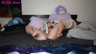 Hot teen foot fetish action with toe sucking and solo female orgasm in this steamy video