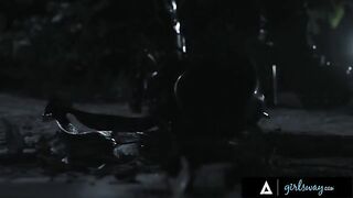 Thirsty Huntress Bangs Busty Droids Alexis Fawx and Abigail Mac in the Wastelands