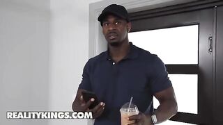 Valentina Jewels in sexy clothes seduces the delivery guy Jax Slayher