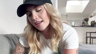 A barista was distracted and got intimate with a customer in a steamy encounter