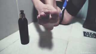 In the shower, a naked beauty plays with her pussy using toys