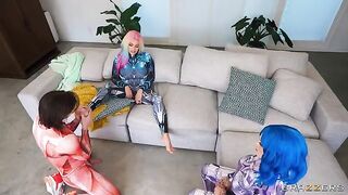 Now we're going to study the anatomy of a penis with clothes on