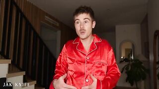 Gal Ritchie plays a naughty elf who spreads her legs to save Christmas in HD