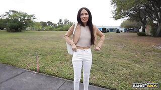 Please lick my pussy, it’s so fucking hot to be eaten in the car
