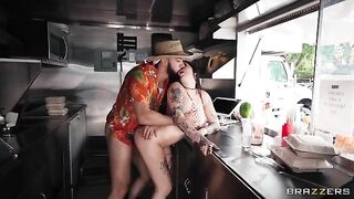 What burgers, I'm fucking! A sexy girl in a public place