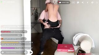 A pizza delivery guy tore the yoga pants of a cute girl