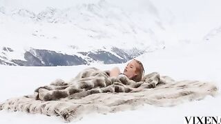 Warming up a dick with mouth is no problem for girls
