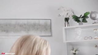 A MILF with a gorgeous body is longing for intense passion