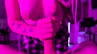 A guy barely managed to push his cock into the girl’s throat