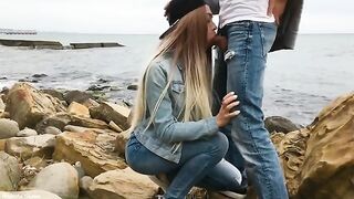 A man received a passionate blowjob from a hot blonde in nature
