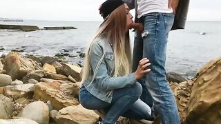 A man received a passionate blowjob from a hot blonde in nature