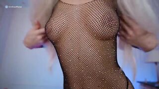 Fit cutie EmiliaBunny gets her pussy railed in a steamy scene