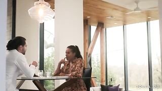 Therapist invited client to her house for dinner