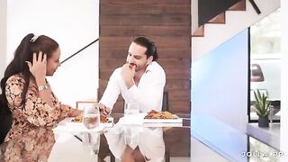 Therapist invited client to her house for dinner