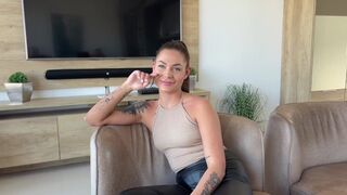 Casting of a tiny 18-year-old girl turned into a threesome with squirting